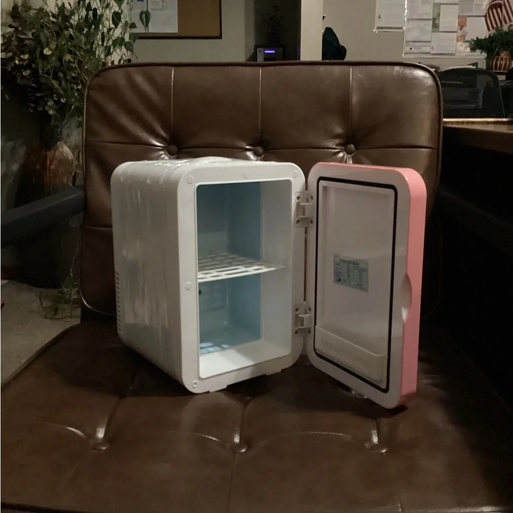 New In Box LUR-Mini Thermoelectric Cosmetic Fridge-Pink